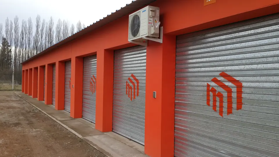 Bauleras y pasillos internos de MetroBox